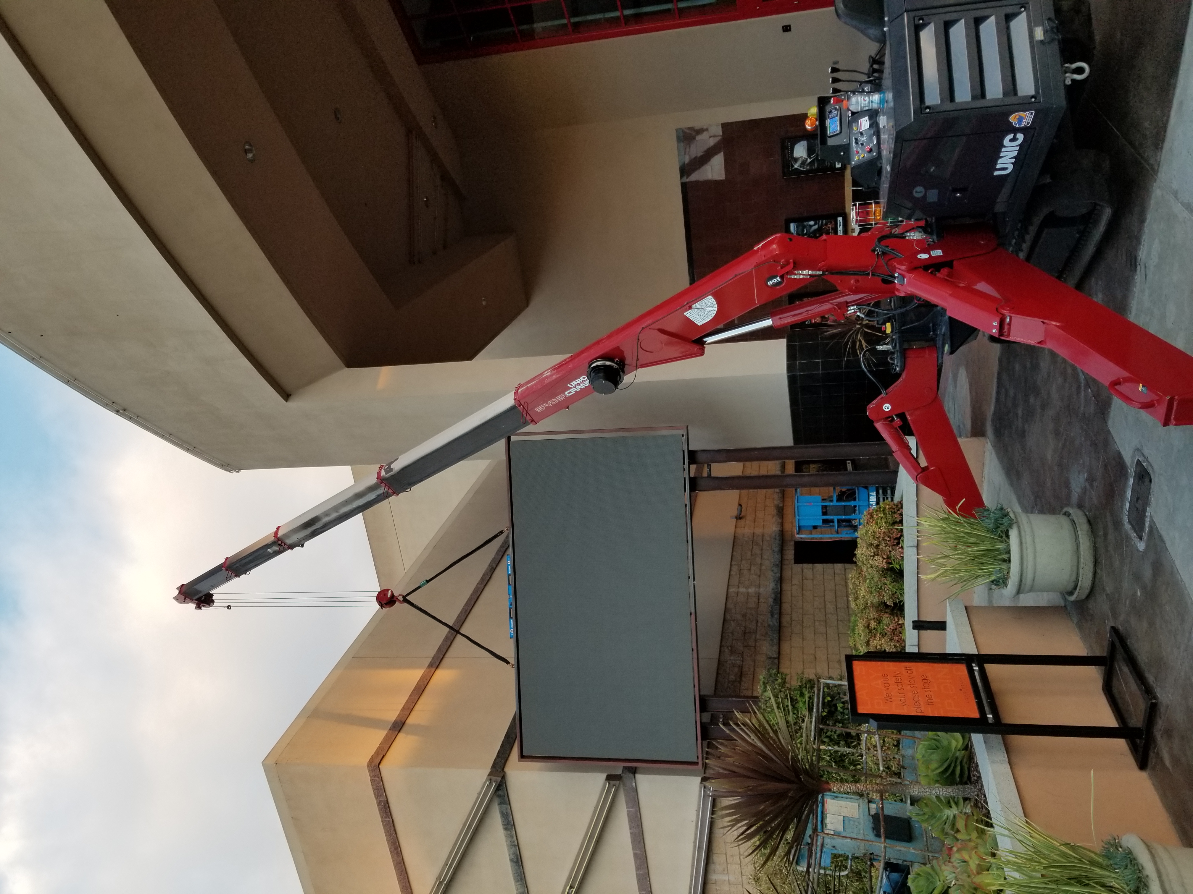 SPYDERCRANE mini crane on site