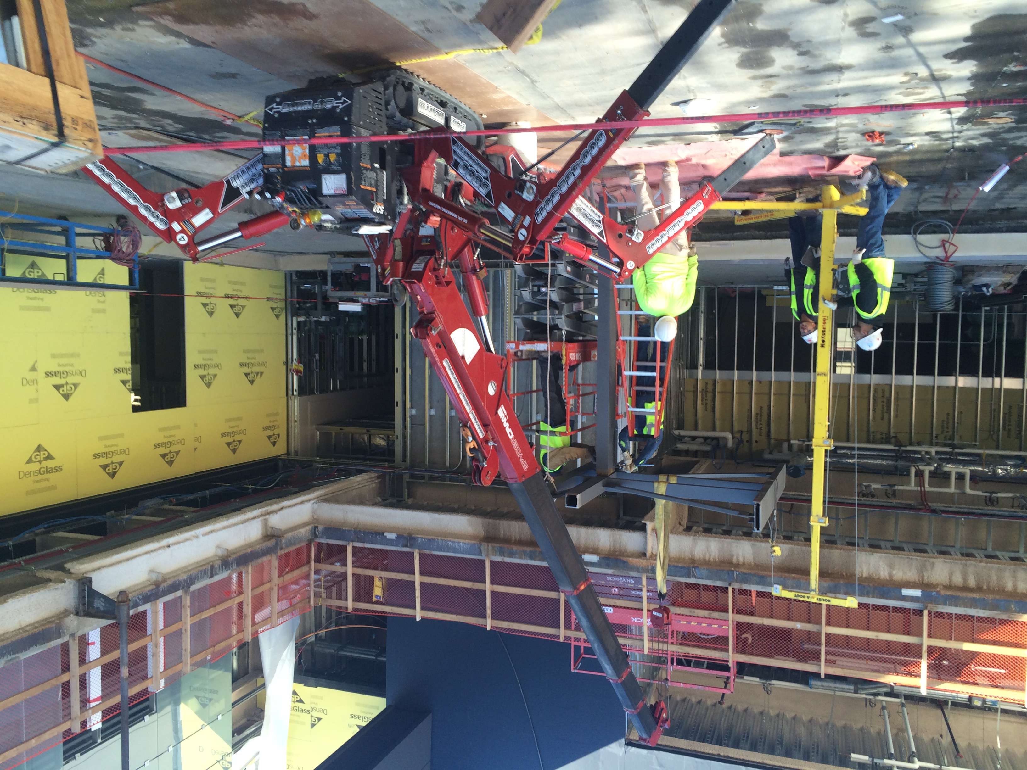 SPYDERCRANE crane in confined space