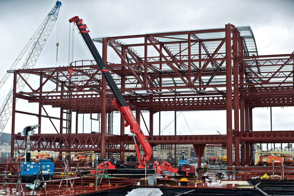SPYDERCRANE URW706 mini crane on jobsite