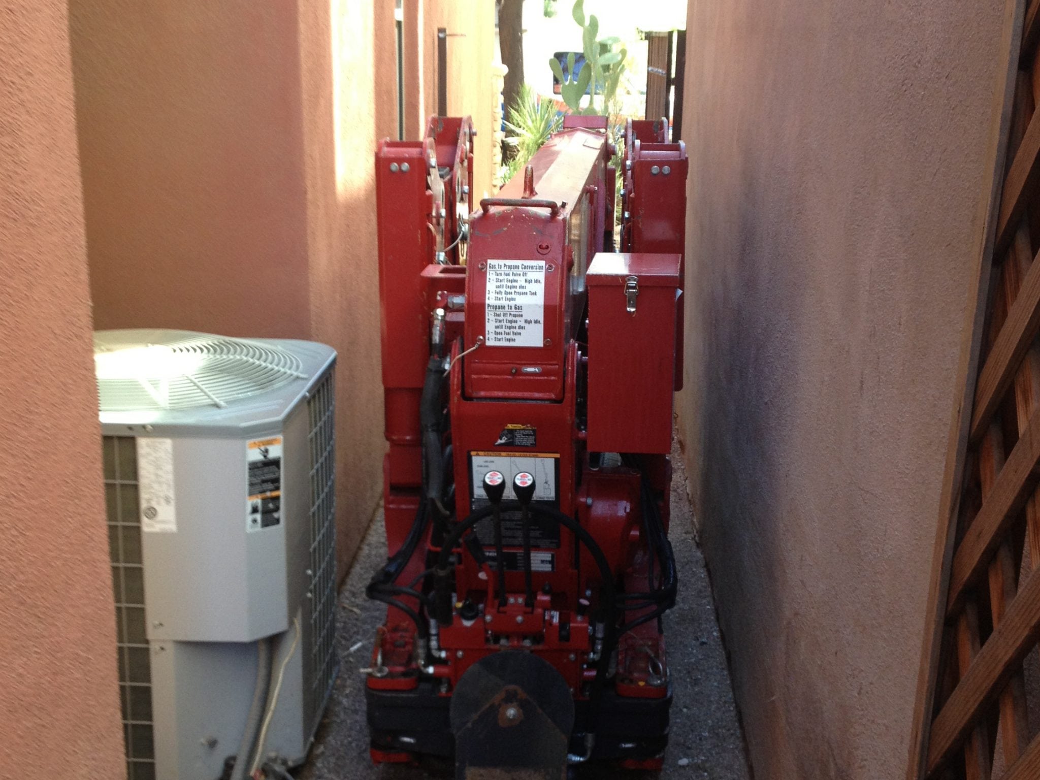 295C tight spot crane